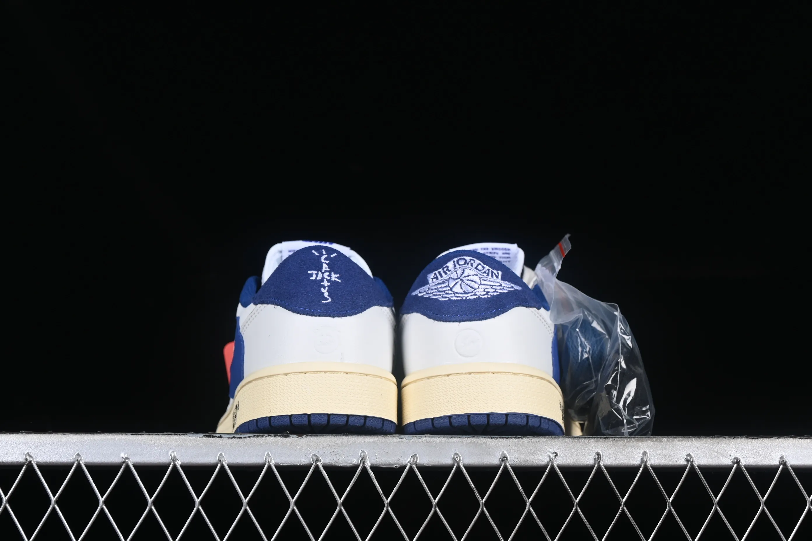 All categories Air Jordan Jordan series basketball shoes Air Jordan 1 Low Travis Scott x Air Jordan 1 Low OG AJ1 Joe 1 undercut low top DH7890-111